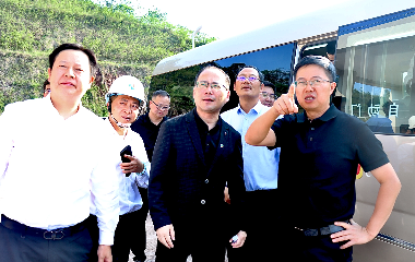 宜賓市南溪區(qū)委書記、南溪經(jīng)開區(qū)黨工委書記劉剛率隊調(diào)研遠(yuǎn)東宜賓智能產(chǎn)業(yè)園