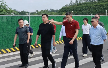 三江新區(qū)（臨港經(jīng)開(kāi)區(qū)）黨工委委員、南溪經(jīng)開(kāi)區(qū)管委會(huì)主任李勇率隊(duì)調(diào)研遠(yuǎn)東股份宜賓智能產(chǎn)業(yè)園