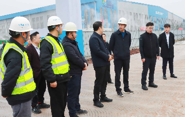 南溪經(jīng)開(kāi)區(qū)黨工委副書(shū)記、管委會(huì)主任李勇一行蒞臨遠(yuǎn)東股份宜賓智能產(chǎn)業(yè)園調(diào)研指導(dǎo)